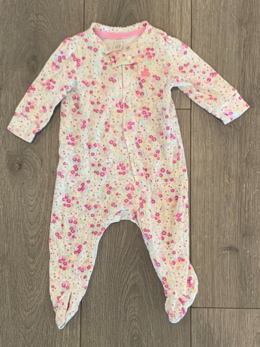 GAP Baby Girl Sleeper Romper Floral One Piece Size 0-3 M